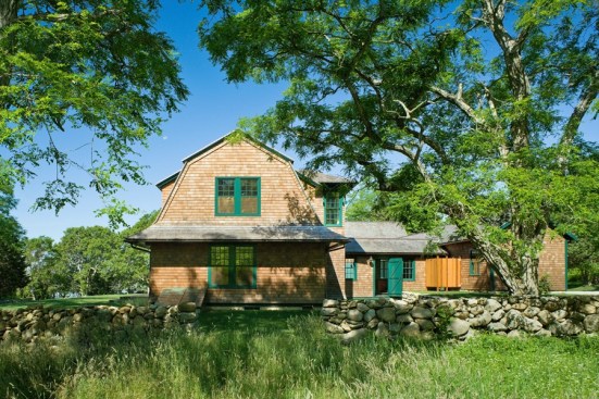The gambrel roof says both “seaside” and “farm” at the same time, making the house compatible with its coastal and formerly agricultural site.