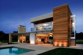 Designed as a family hub for outdoor entertaining, the pool pavilion houses three distinct living spaces. Slotted between the open-air kitchen and the cedar-clad staircase volume is the great room, which adapts to inclement weather with sliding glass doors. Two full baths flanking the U-shaped staircase are accessible from inside and out.