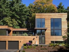 Street+fa%c3%a7ade+with+living+%2f+dining+volume+on+the+right%2c+guest+bedroom+on+the+far+left%2c+and+roof+deck+in+the+middle.+