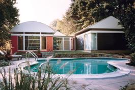 The renovated house is a sequence of pavilions articulated by varied colors, finish materials, and roof lines. Large expanses of glass along the rear elevation help blur the distinction between indoor and outdoor spaces.