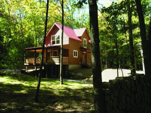 Green acres: Specializing in what he calls “new old” homes in Sullivan County, N.Y., builder Charles Petersheim offers a mini-alternative to vintage fixer-uppers for less than the price of a New York City parking spot. Many of his clients are professionals and first-time buyers who rent in the city.