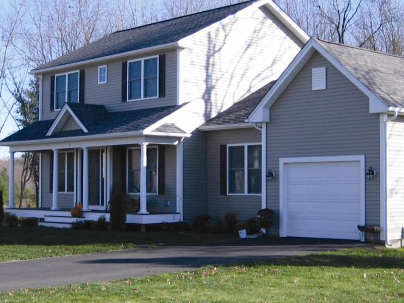 Her Way: Recent studies suggest that women influence more than 90 percent of home purchasing decisions. Builder Hugh Fisher is listening to the ladies and giving them what they want: small homes with serious style and serious storage.