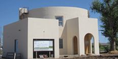 Built to be sustainable and strong, the Silo home boasts R-values of 28 for the walls and 60 for the roof, and can withstand winds of more than 200 mph. 