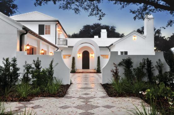 Plain But Fancy This Florida home combines traditional 1920s design with a modern appreciation for simplicity.