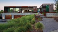 The Yerger Residence exemplifies Chen Suchart Studio’s clean, simple geometries and obsessive attention to construction detail. The building’s open forms and tough concrete-and-steel shell are well suited to its desert site.