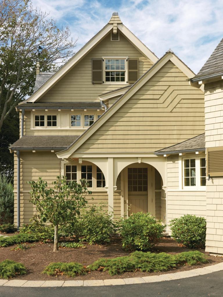 With sympathetic additions and a full restoration, design/build architect Rob MacNeille incorporated Selkirk Ledge's circa-1900 charm into a comfortable and efficient year-round home.