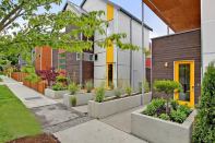 Dwell Development built these contemporary homes in Seattle as part of the NEEA pilot program on energy-efficient residential construction.