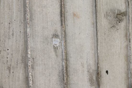 Close up on the fiberglass tie.
