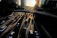 LOS ANGELES, CALIF. - DEC. 20, 2013. Traffic jams the Harbor Freeway as commuters make their weekend and Christmas holiday getaways on Friday afternoon, Dec. 20, 2013.  (Luis Sinco/Los Angeles Times)