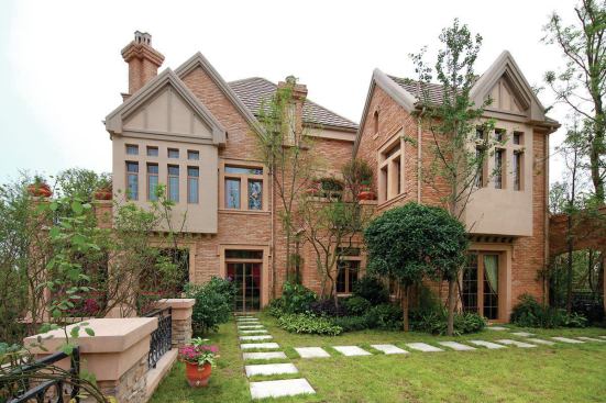 Grand, International Residential Project - Detached. Builder: Poly Real Estate Group CO, Ltd. Architect: Dahlin Group Architecture Planning.

Each neighborhood in the Poly Lafitte Manor Villas, located in Chengdu, China, features distinct characteristics from English, French and Italian architectural styles.