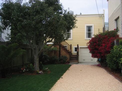 The existing houses was set at the back of the yard which allowed for the two structures to be built on a single lot. 