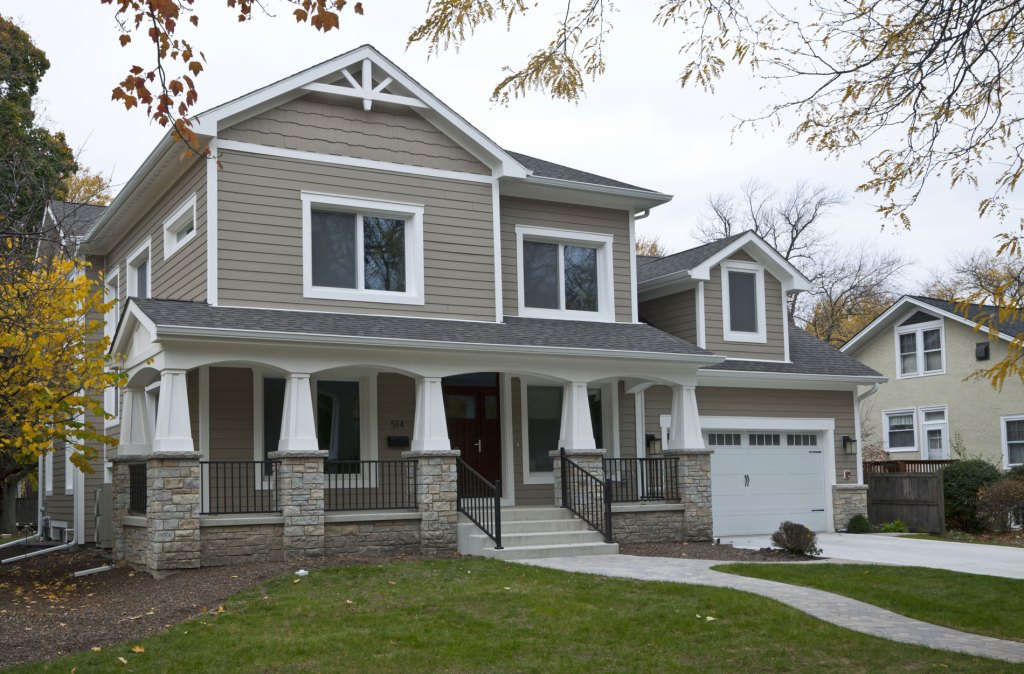 This home from Evolutionary Home Builders features a
number of advanced building components including a super-insulated airtight
building envelope, efficient European windows and doors, a mini split heating/cooling system, and an energy recovery
ventilation system that is 93% efficient.