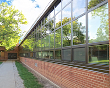 Working directly with the school district and based on Somerville Architects’ design, glazing contractor Lueck’s installed more than 125 of Wausau’s project-out windows.