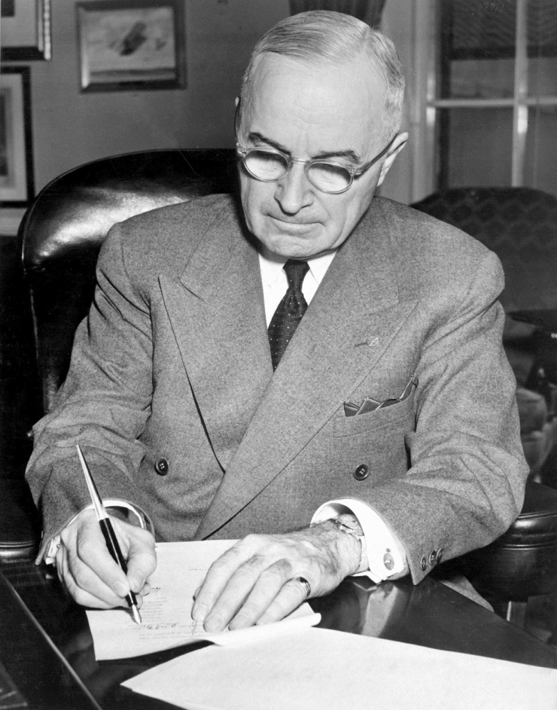 President Harry S. Truman is shown at his desk at the White House. (USIA)
NARA FILE #:  306-PS-50-16807
WAR & CONFLICT BOOK #:  1372