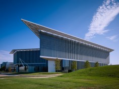 The southwest corner of the campus entry, Building 15 stands as landmark building representative of the corporate dynamics