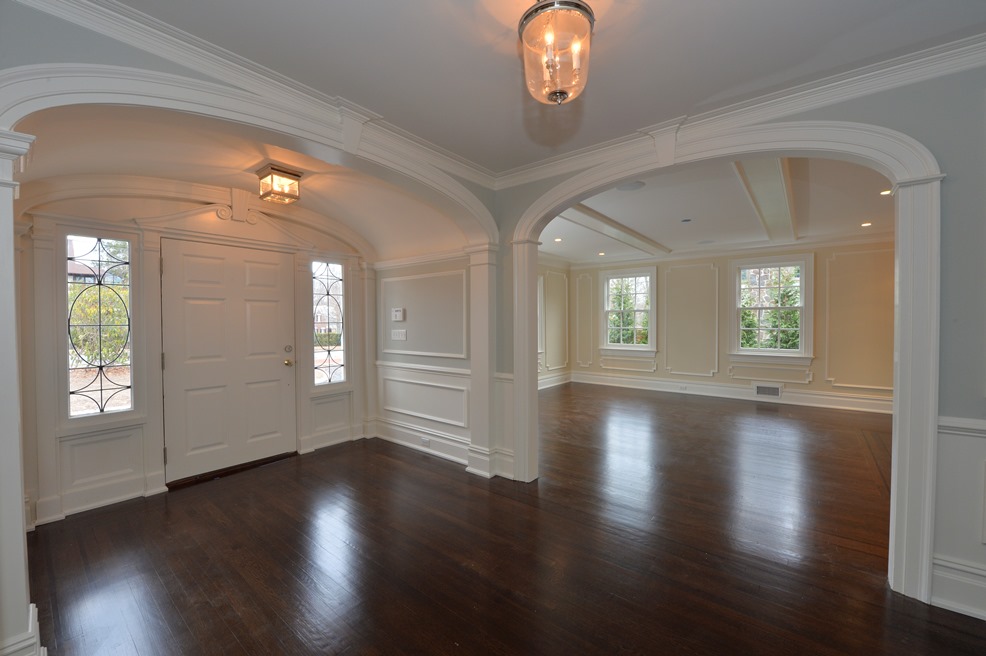 Kuiken Brothers stocks a range of molding profiles to supply both traditional projects as well as transitional projects such as this new construction project in the suburbs of New York City.
