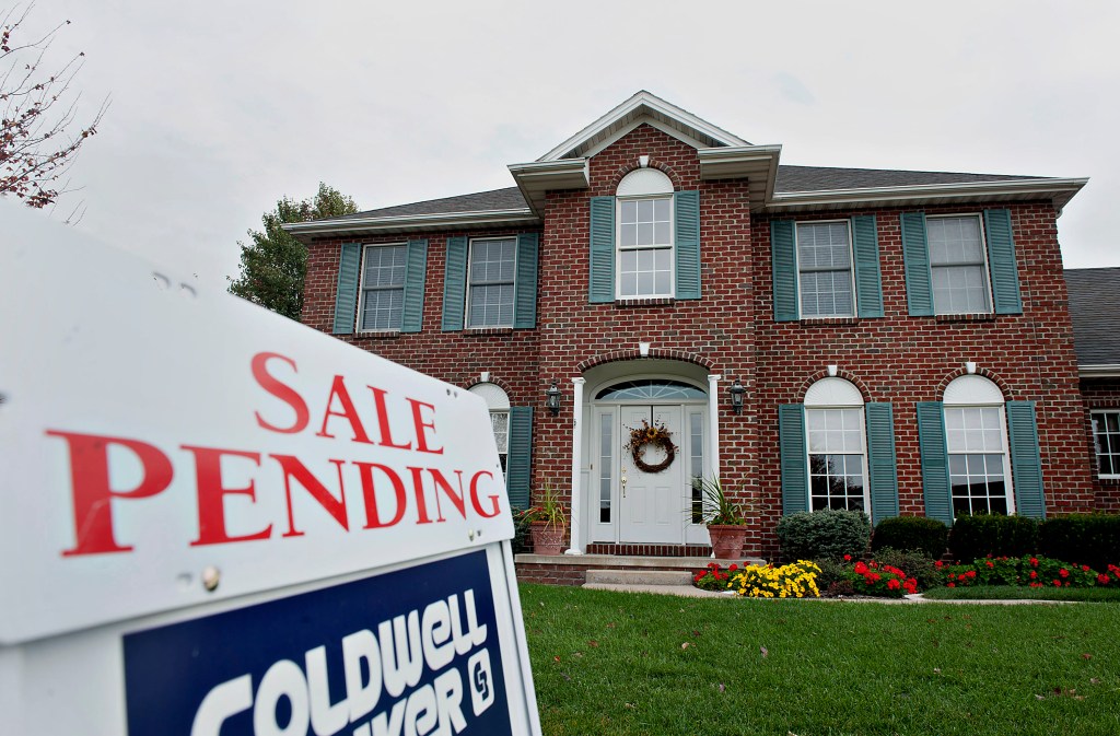A Coldwell Banker LLC "Sale Pending" sign stands outside of a home in Peoria, Illinois, U.S., on Thursday, Oct. 18, 2012. The National Association of Realtors is scheduled to release existing homes data on Oct. 19. Photographer: Daniel Acker/Bloomberg via Getty Images