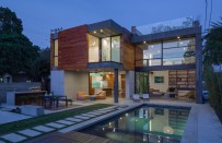 Minarc's Sherbourne project, located in Los Angeles, is a customized, prefab home built using the firm's mnmMOD system.