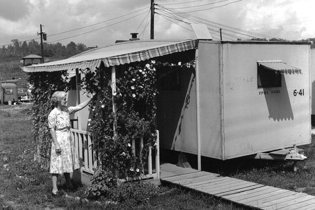 Trailer in Oak Ridge, Tenn. (1944)