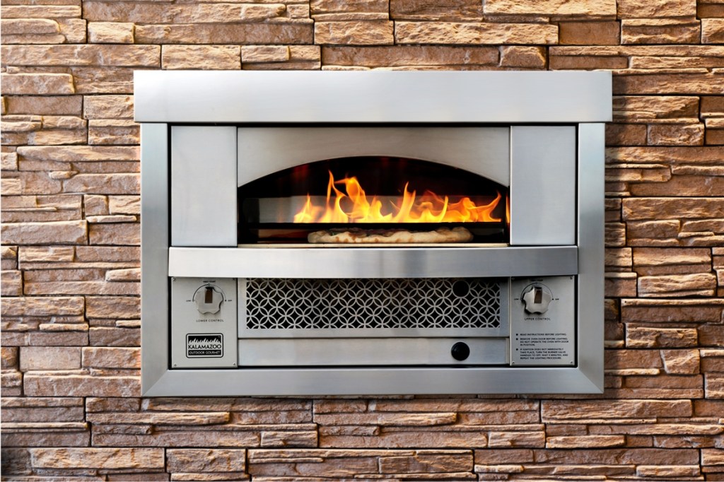 KALAMAZOO
 Kalamazoo Outdoor Gourmet’s Artisan Fire Pizza Oven.