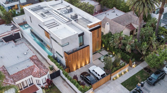 425 Kilkea Drive in Los Angeles, Calif., designed by Jae Omar and built by LA Build Corp.