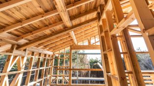 Labor and building materials prices remain the top two concerns for builders as they head into 2018, according to the December 2017 NAHB/Wells Fargo Housing Market Index.