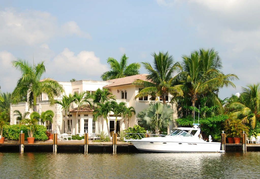Luxurious waterfront home in Florida