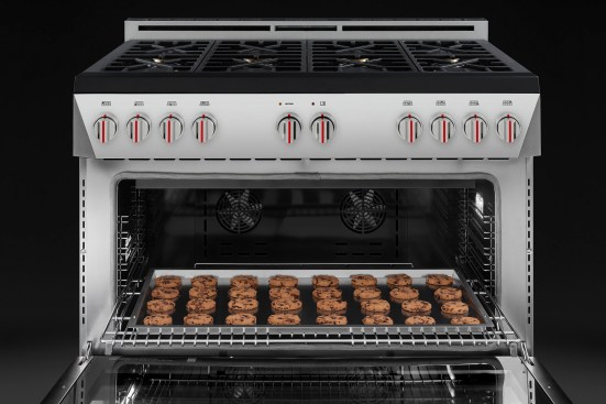 The 48-inch single-cavity oven on Forza’s new gas range can fit up to 120 cookies at once.