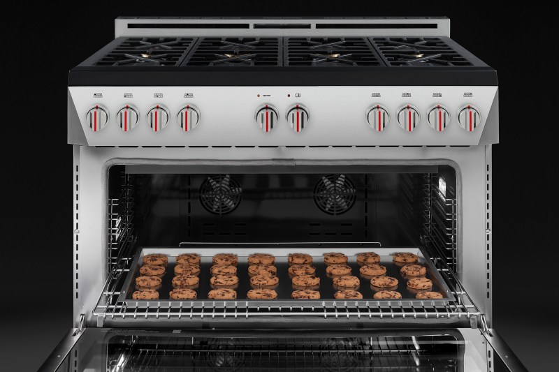 The 48-inch single-cavity oven on Forza’s new gas range can fit up to 120 cookies at once.