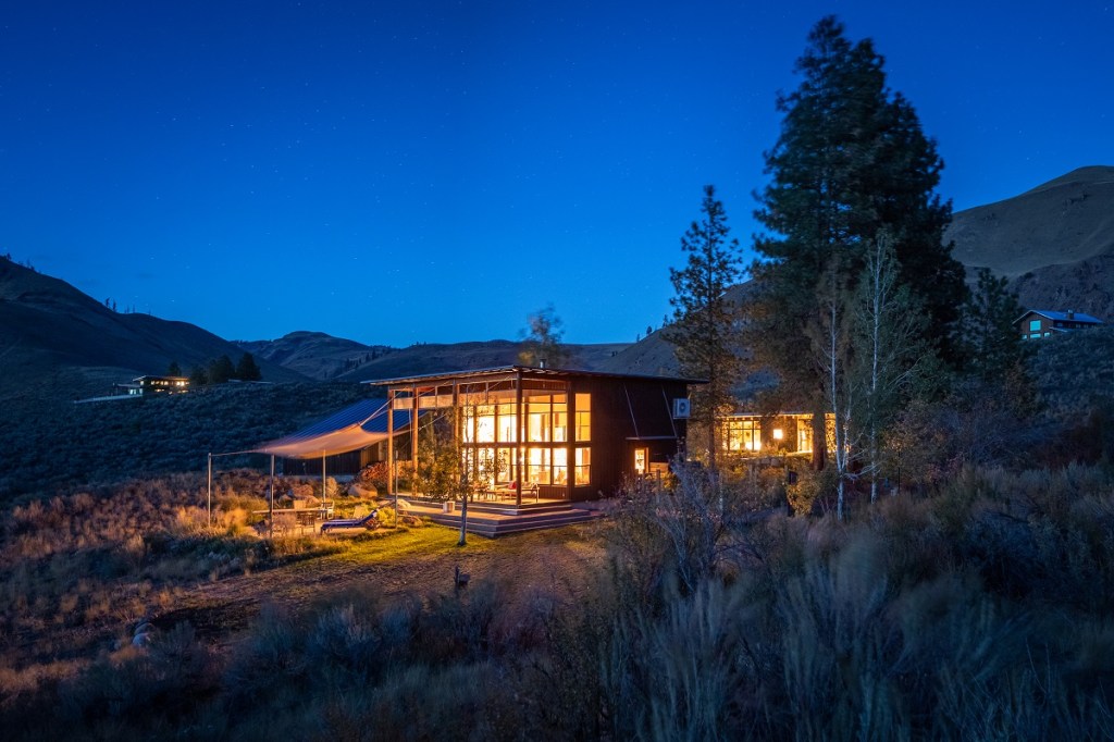 In Twisp, Washington, the founding partners of Johnston Architects added a new DADU prototype called Casita behind their existing Twisp Cabin.
