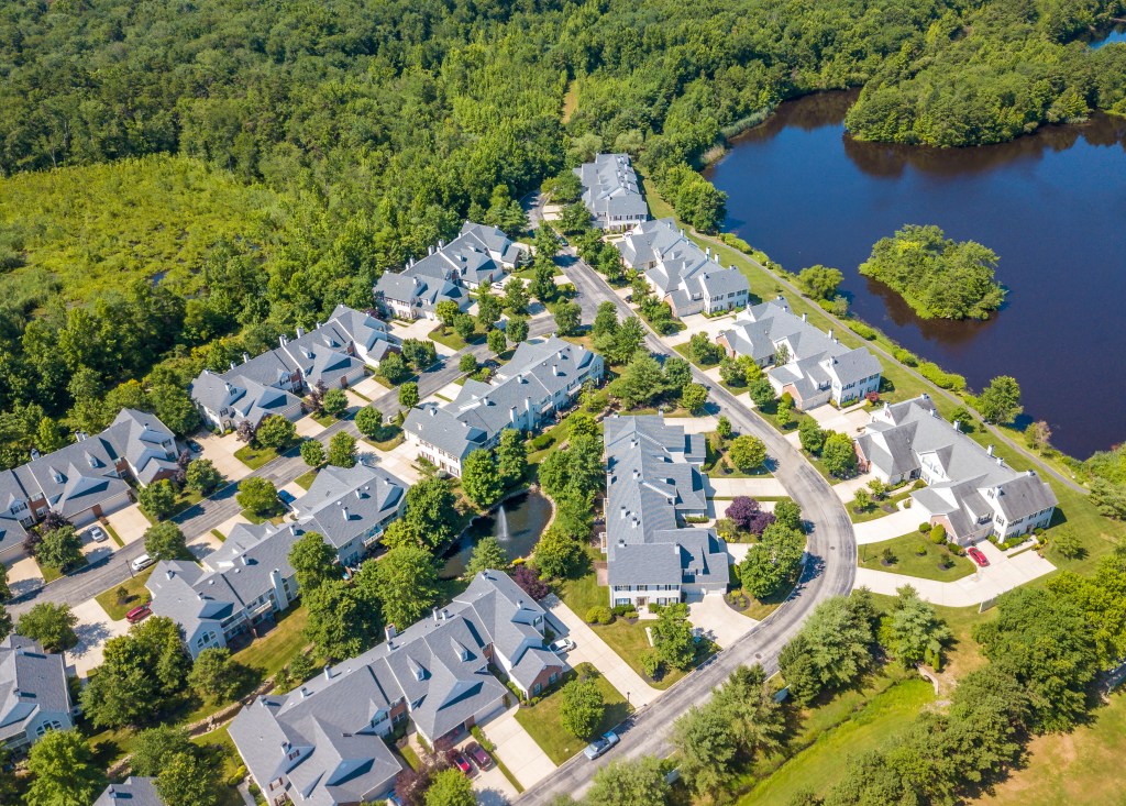 Aerial photo of the lake among the countryside living community