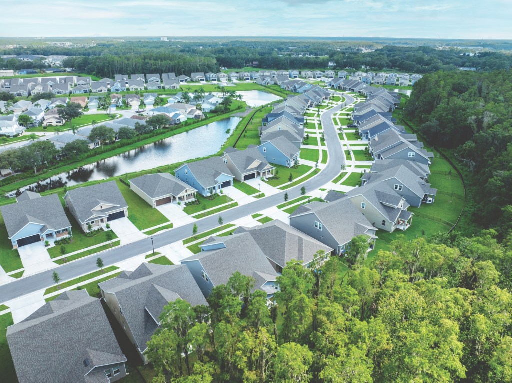 AMH’s Sienna Cove community in Wesley Chapel, Florida, features single-family detached homes with two-car garages and fenced-in backyards.