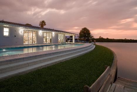 The design takes full advantage of the natural evening drama at sunset.