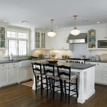 Patricia Gaylor used classic white cabinets and soapstone tops for this New Jersey kitchen. It’s likely to stay fresh for a long time.