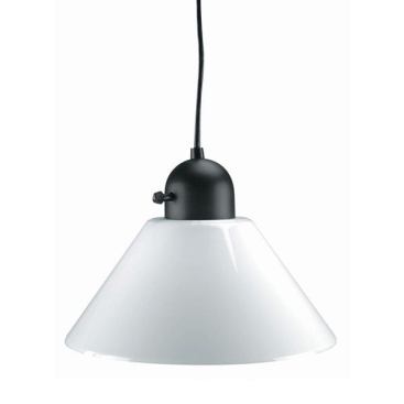 Light Source This 10-inch-diameter pendant offers a sleek contemporary look that will complement today’s transitional designs. Priced at $22 on 
lightinguniverse.com, the fixture has a white shade and black hardware.