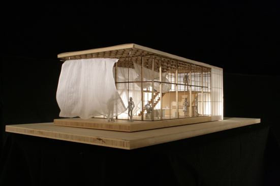 Soft House is so names because of the flexibility as well as the textile PVCs. In both the original single-family model and the built row house versions, the curtain also acts as an easily movable room divider.