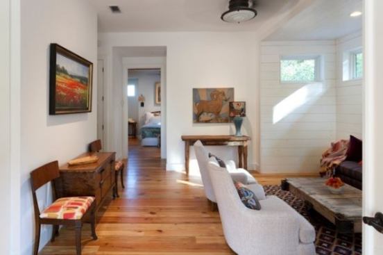 Located on an organic farm in East Austin, this new home has a traditional form with some modern details.