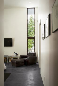 Window spaces were extended from floor to ceiling, acting as visual punctuation marks.