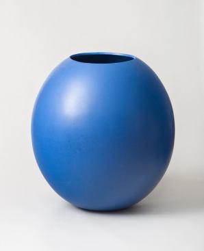Marilyn Kay Austin, earthenware floor vase, Architectural Pottery, circa 1962. Private collection. Photograph: Susan Einstein.