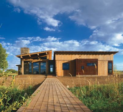 Pinedale, Wyo., Residence CHDA 2007 – Custom Home 3,000 to 5,000 Square Feet / Merit Award  Architect: Carney Architects, Jackson, Wyo.; Builder: Chambers Design-Build, Pinedale, Wyo.; Photography: Paul Warchol Two perpendicular walls of hewn logs make up this Wyoming home's organizing spines, a nod to the regional log-house vernacular.