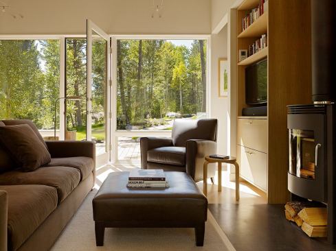Carney and his wife Elaine, who are living in the guest house until their main house is built, chose rift-sawn, whitewashed vertical grain oak for the interior woodwork.