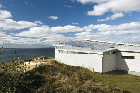 On this sunny bluff overlooking Cape Cod Bay, 11.7kW of solar panels on the south-facing roof gather much of the home's required energy.