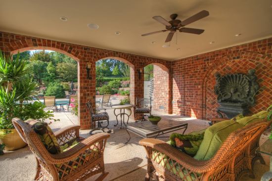 This covered poolside seating area offers a respite from the sun. Mosby Building Arts, www.mosbybuildingarts.com, St. Louis