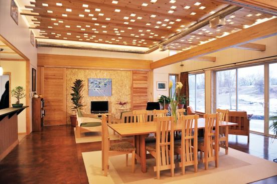The net-zero energy project incorporates both panelization and component-based prefab techniques. It also uses solar hot water, photovoltaic panels, and energy-efficient triple-glazed windows.