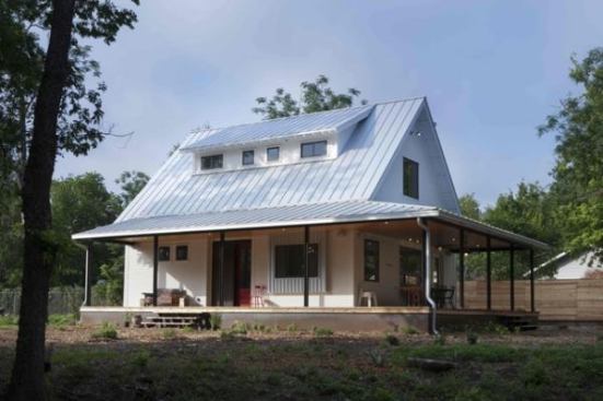 Located on an organic farm in East Austin, this new home has a traditional form with some modern details.