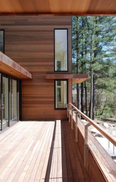 Roof+deck+between+main+living+spaces+and+bedrooms%2c+and+adjacent+to+kitchen.+
