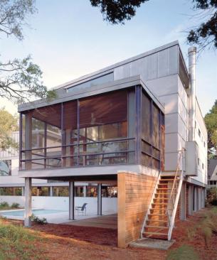 Broad openings let the scenery in while low-maintenance materials keep the elements at bay.