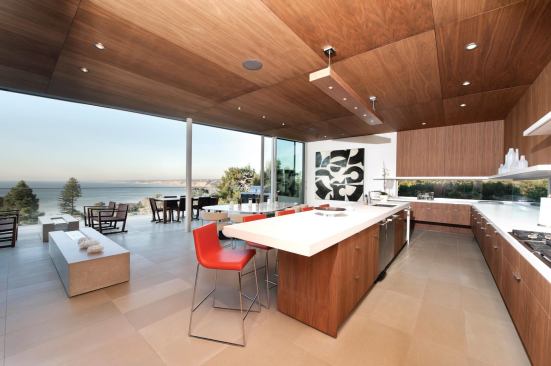 The La Jolla, Calif., project presents the lofty outlook of a cliff dwelling.