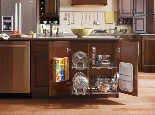 Diamond’s Gourmet SuperCabinet, designed for centralized storage of pots and pans, comes in 30-inch and 36-inch widths and includes movable chrome rail dividers as well as space for plastic wrap containers and a cutting board. Diamond Cabinets, www.diamondcabinets.com.