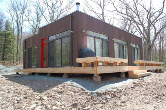 Modern design is an ideal architectural style for SIPs. This home features panels measuring up to 10 inches thick and an air-to-air geothermal heating and cooling system.